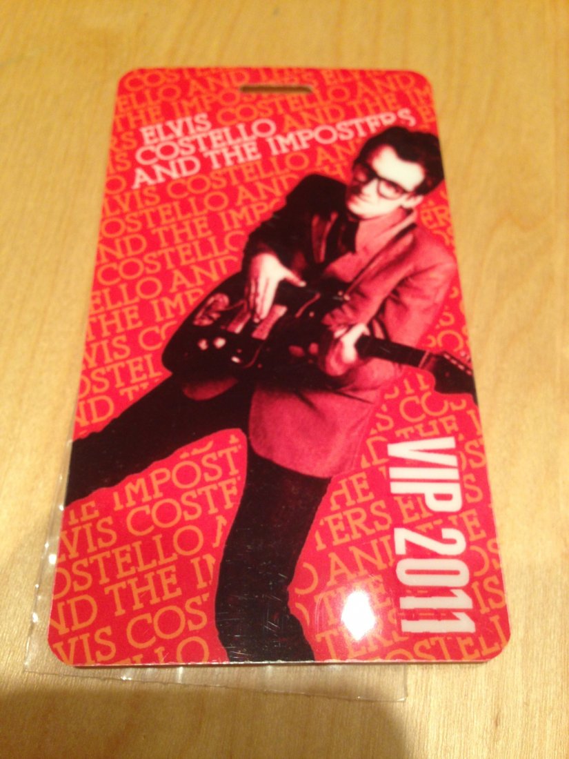 ELVIS COSTELLO BACKSTAGE PASS AND GUITAR PICK: ELVIS COSTELLO BACKSTAGE PASS AND GUITAR PICK COLLECTION