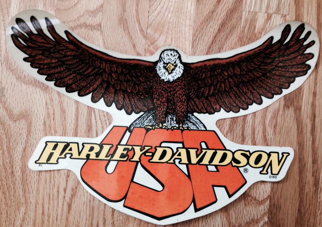 LARGE VINTAGE HARLEY DAVIDSON WINDOW STICKER: LARGE VINTAGE HARLEY DAVIDSON WINDOW STICKER - about 10" across. For your gas tank or truck. Vintage style from 70's.