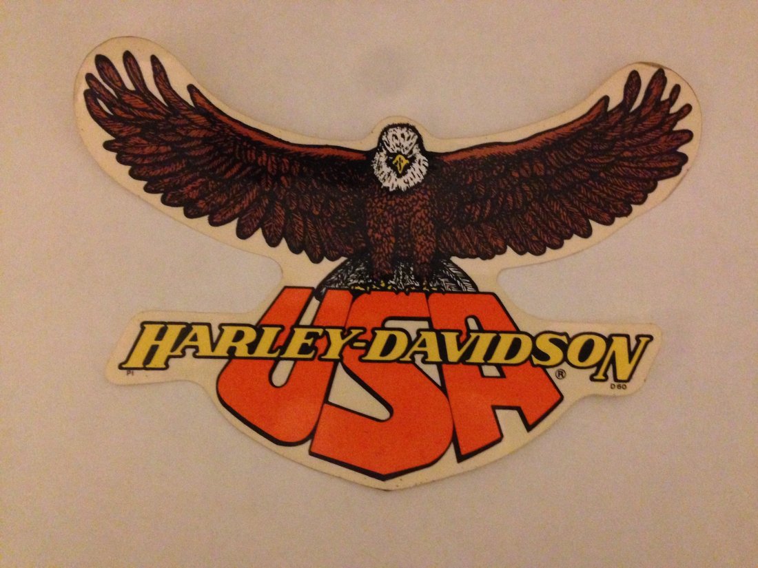 HARLEY DAVIDSON VINTAGE WINDOW STICKER - OR BIKE GAS: HARLEY DAVIDSON VINTAGE WINDOW STICKER - OR BIKE GAS TANK ENBLEM. About 8 inches wide. Mint from the 70s.