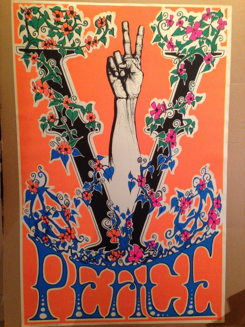 PEACE HAND - INTRICATE BLACKLIGHT !: PEACE HAND - INTRICATE BLACKLIGHT ! WITH ART BY MATT BOULTON. BY HIP PRODUCTS OF CHICAGO.