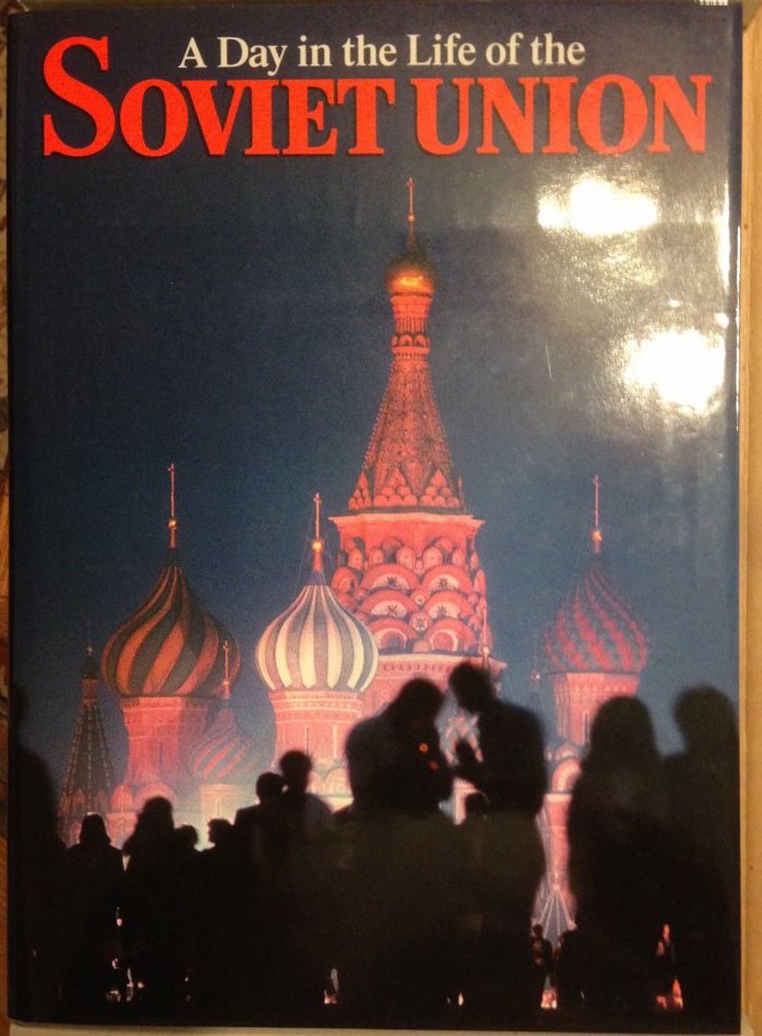 A DAY IN THE LIFE OF THE SOVIET UNION: A DAY IN THE LIFE OF THE SOVIET UNION. Hardcover book from Collins Publishers. 1987. MINT condition. In original shipping box. 240 pages of amazing photographic pictures from this vast land and people