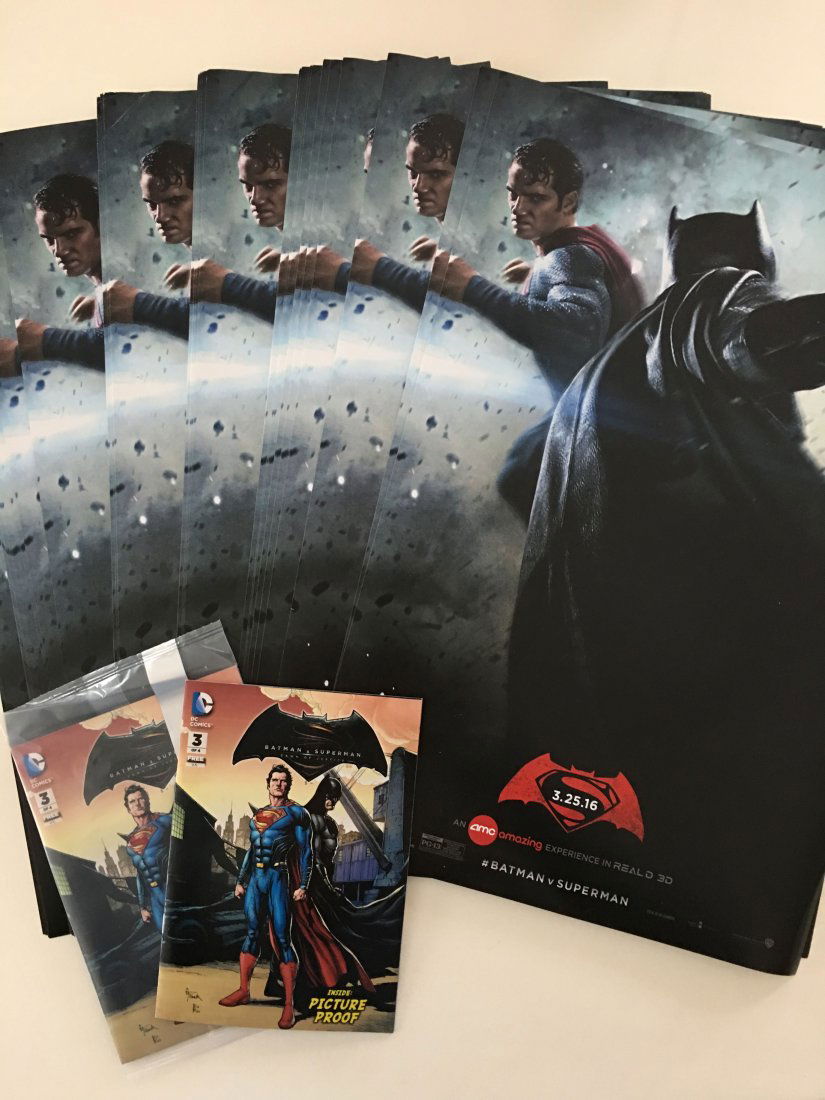 30 BATMAN V SUPERMAN POSTERS and 2 COMIX (1 of 1)