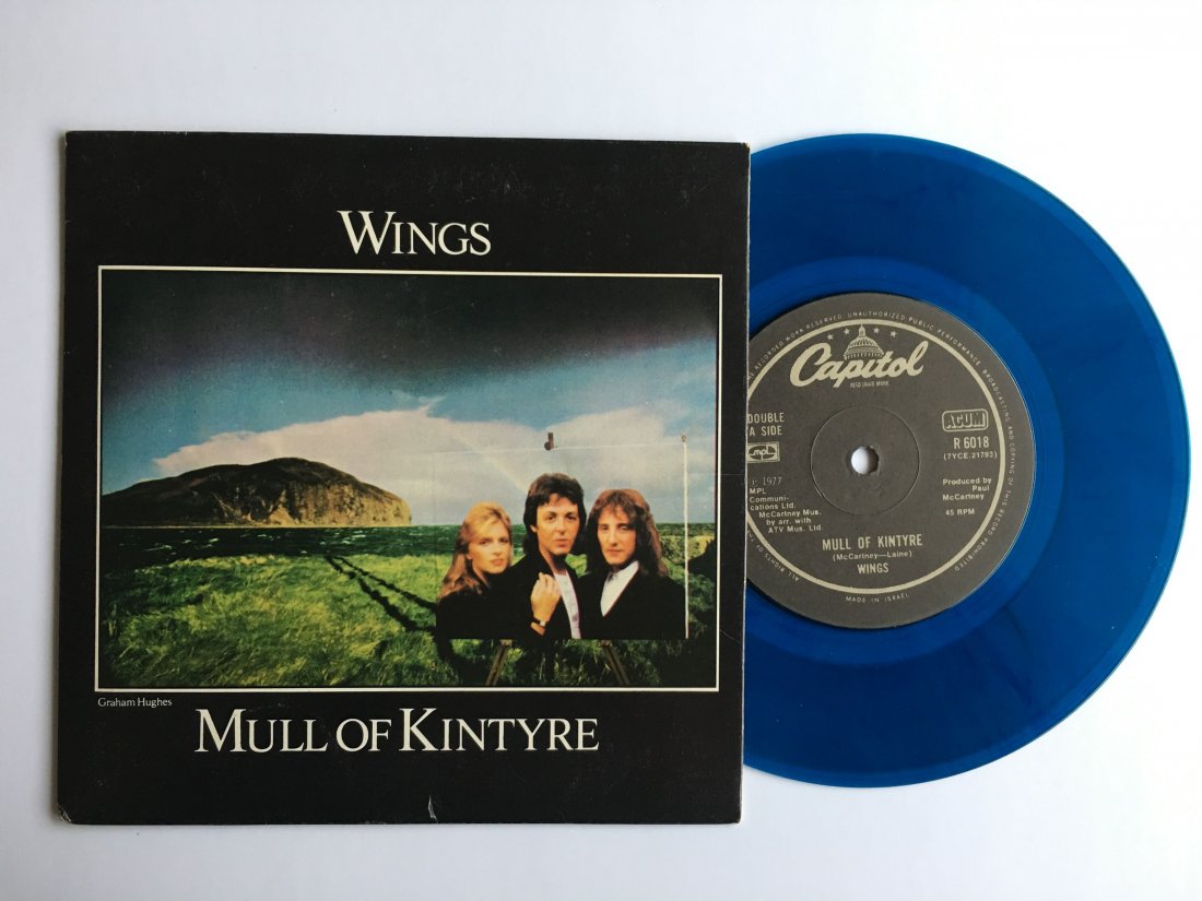 MULL OF KINTYRE - PAUL MCCARTNEY - 45 RECORD: MULL OF KINTYRE - PAUL MCCARTNEY - 45 RECORD. RARE BLUE RECORD. These Beatles items came from one person. The lady who owned this entire collection had close personal ties to the Beatles and a persona
