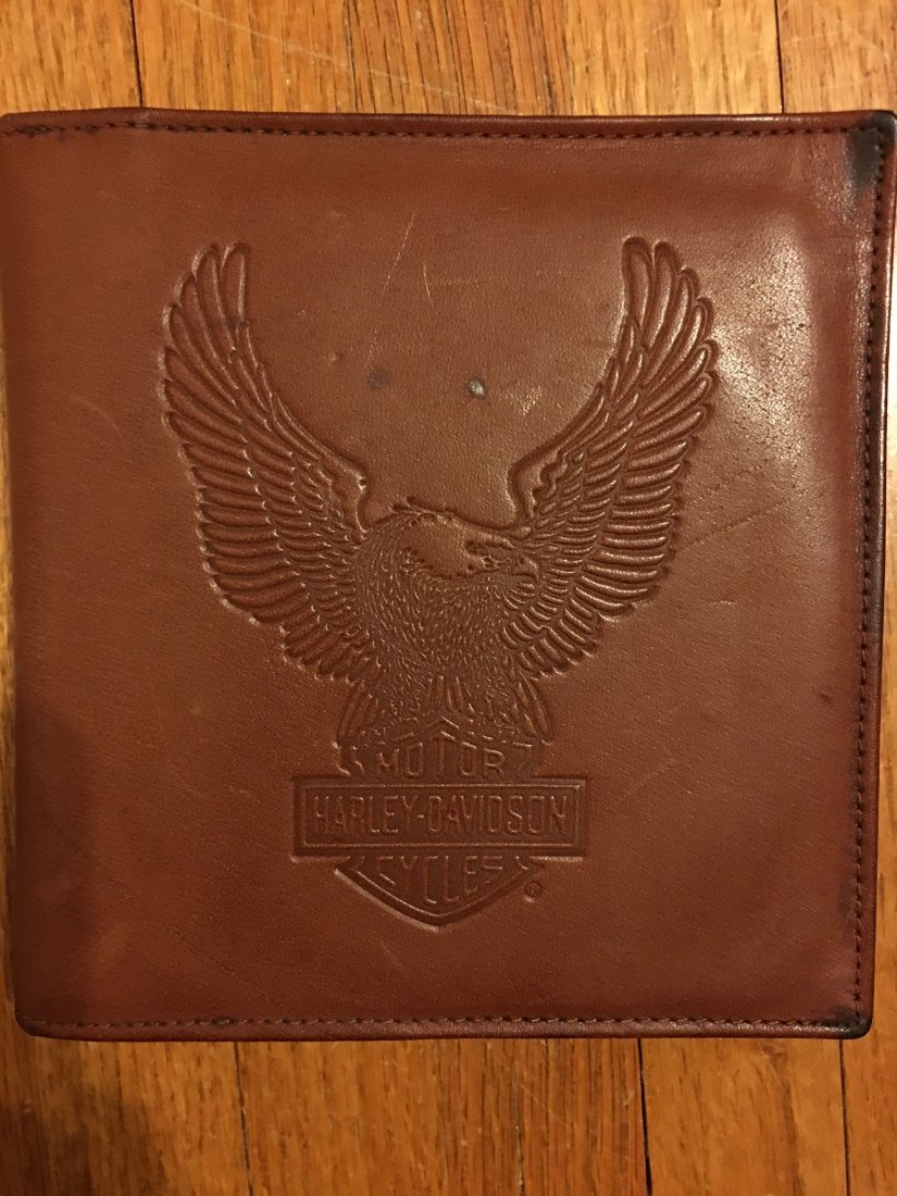 HARLEY DAVIDSON LEATHER CD CARRYING CASE / HOLDER: HARLEY DAVIDSON LEATHER CD CARRYING CASE / HOLDER. Holds over 10 CD's.