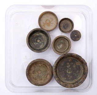 Sieben Schüsselgewichte: Bodenfunde.