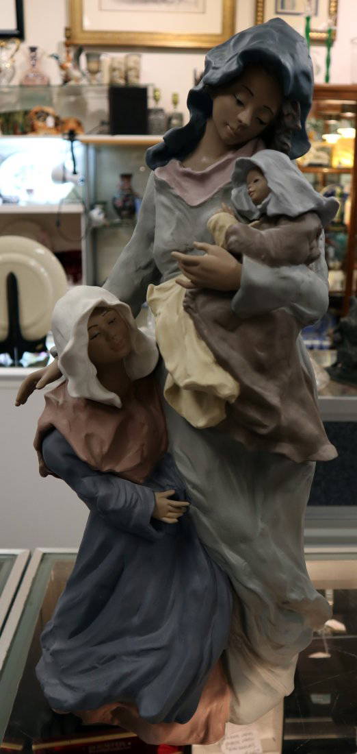 Lladro Historical Collection Ties That Bind Le 58/250 Woman & Child