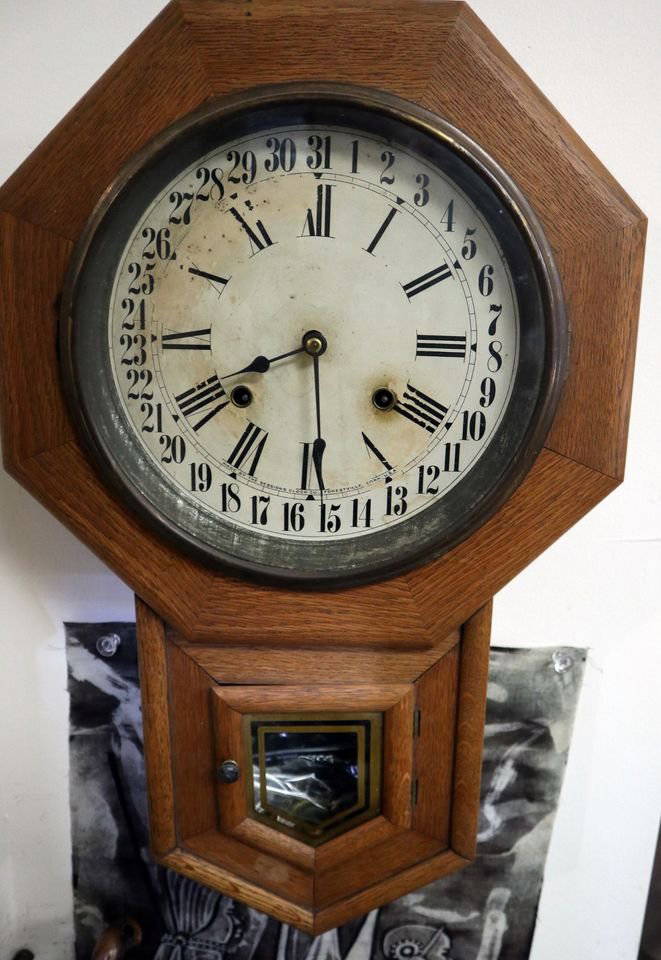 Forestville Wall Clock Unusual Dial Auction