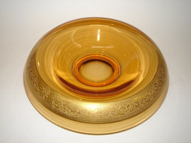 Nice Gilt & Amber Depression Glass Console Bowl 19: A DEPRESSION GLASS AMBER & GILT CONSOLE BOWL This beautiful console bowl is in fine condition, unblemished by chips, blemishes or the touch of time, with all gilt intact. The bowl measures 11" in diam