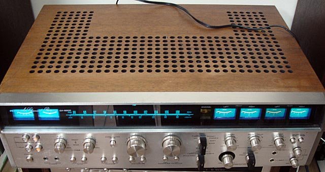Rare 1970's Pioneer QX 900 Quadraphonic Amplifier: A PIONEER QX 900 QUADRAPHONIC AMPLIFIER This beautiful and rare receiver is in very good condition, with one or two scratches to the wooden case. We have tested the receiver and it is working includin