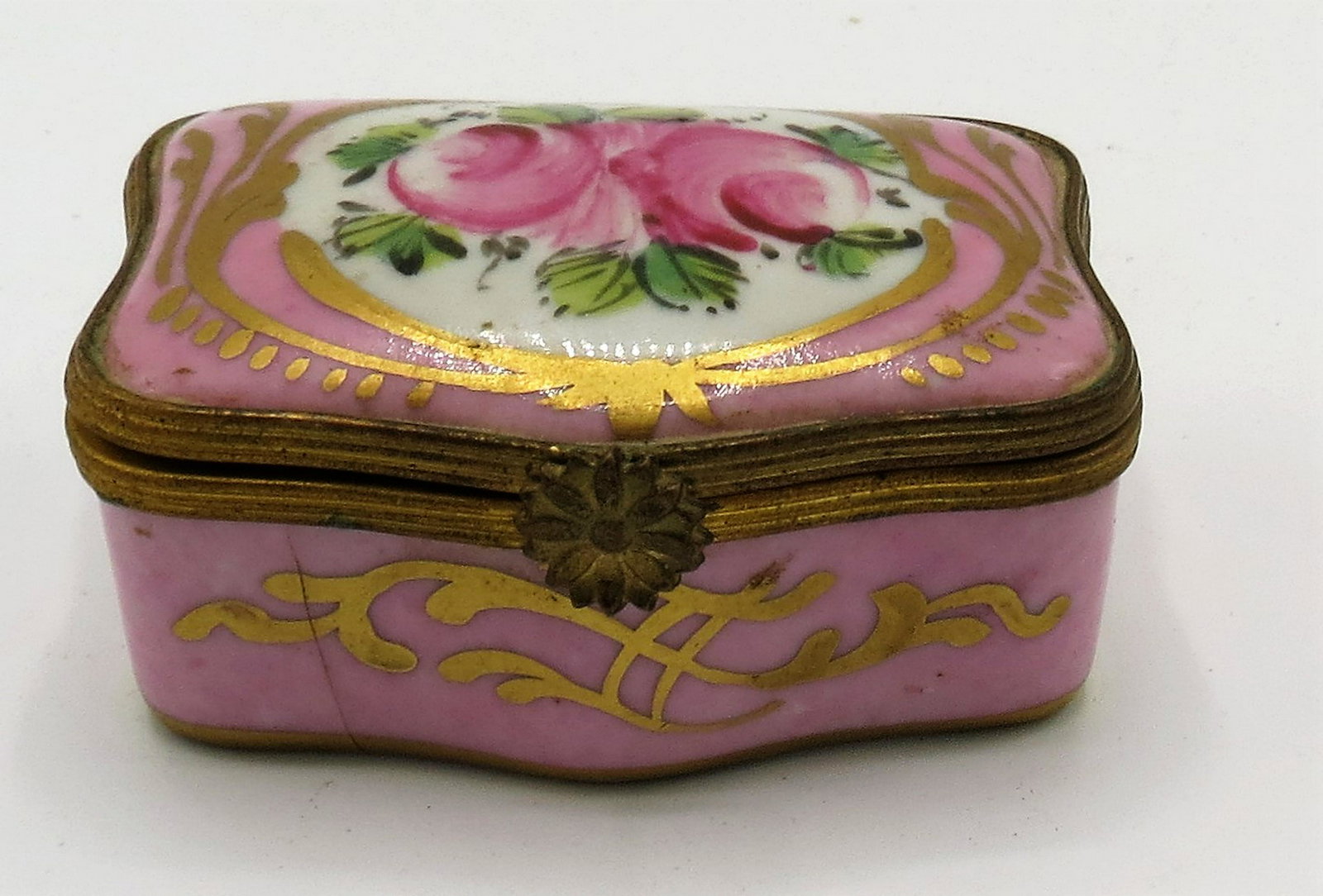 Limoges Porcelain Pill Box France 2.2" x 1.7": Shipping in USA $ 10.