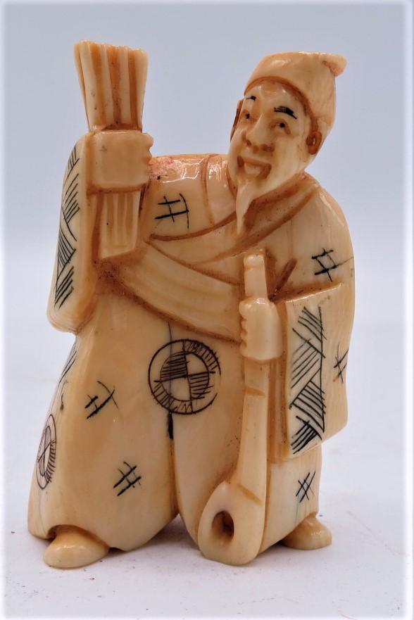 Japanese Netsuke Nice Carving H: 2": Shipping in USA $ 10.