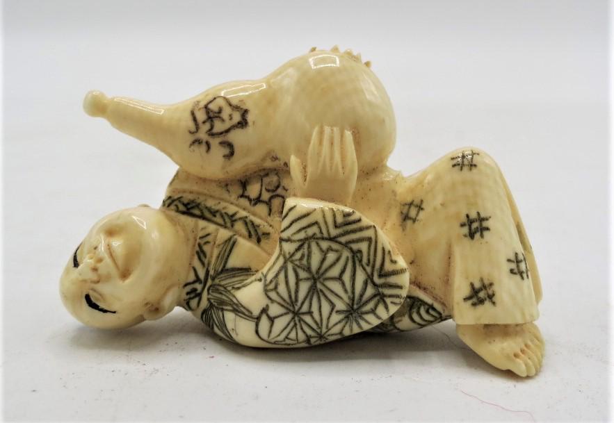 Japanese Netsuke Nice Carving H: 2": Shipping in USA $ 10.
