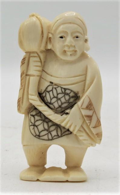 Japanese Netsuke Nice Carving H: 2" (1 of 3)