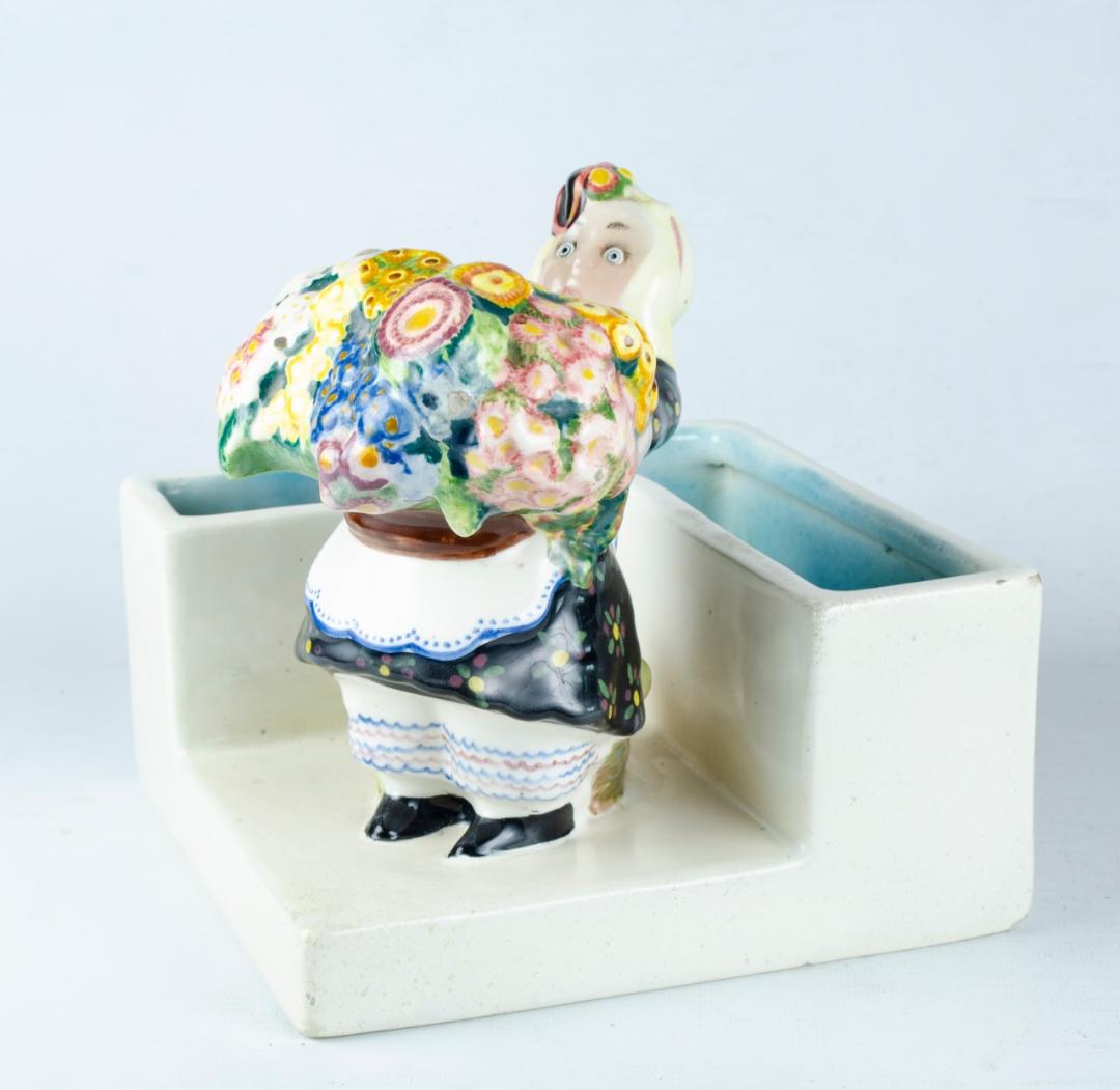 Essevi Art Deco Porcelain Figurine 7" x 7" Italy (1 of 4)