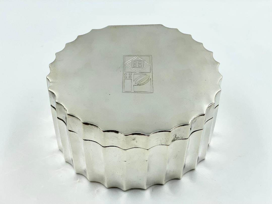 Josef Hofmann Art Deco Box H: 2.5" Diam: 5" Austria (1 of 8)