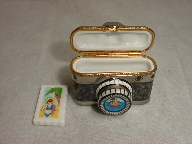 Limoges Hand Painted Box "Camera w/inside photo: numbered 151/750 .2"X 2.2" U.S. Shipping= $ 9