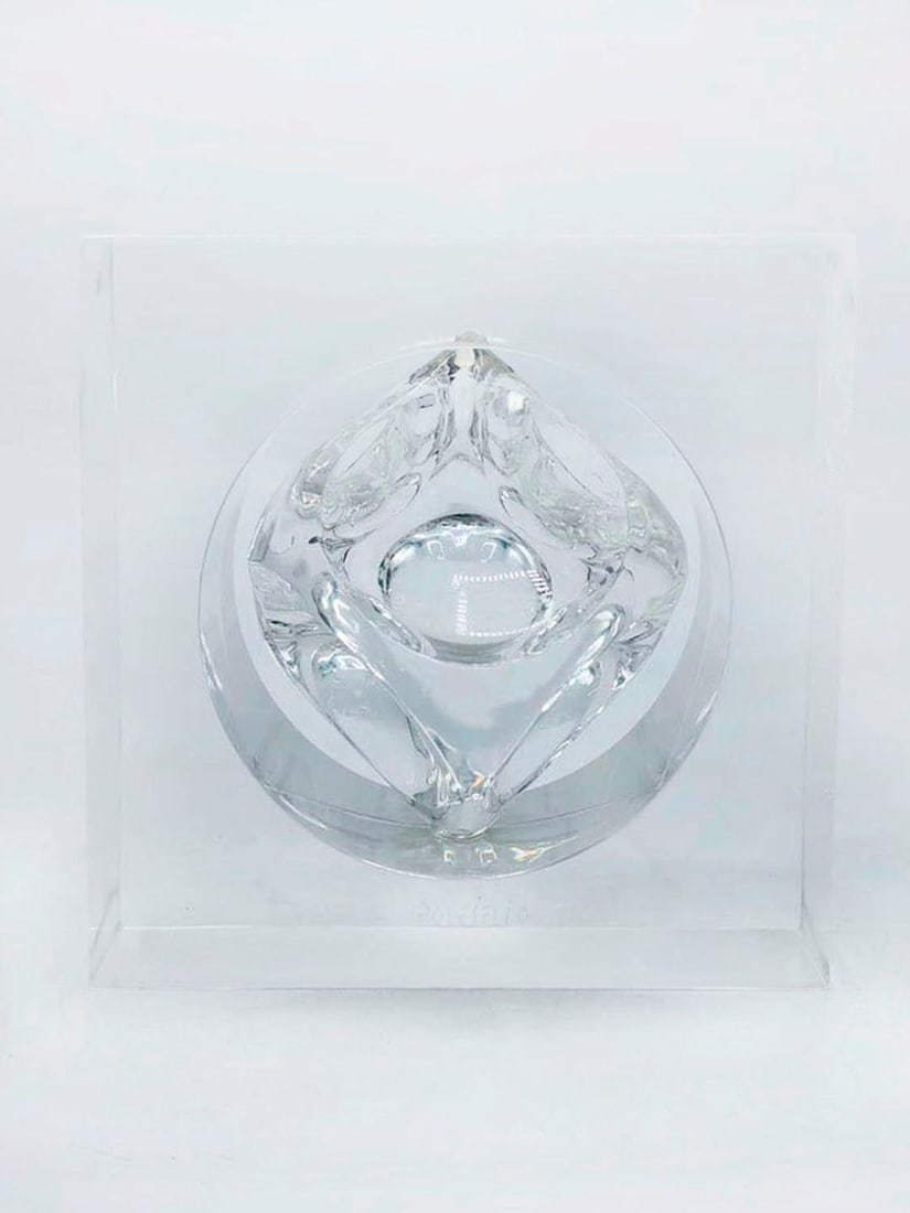 Rogelio Polesello Acrylic Sculpture 5.4" x 5.4" x 1.6" Argentina: Shipping in USA $ 45. Rogelio Polesello (26 July 1939 - 6 July 2014) was an Argentine painter, muralist and sculptor. He was best known for making Op art (or optical art) known in Latin America. He wo