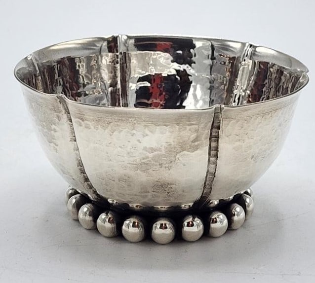 Jean Despres Art Deco Silverplated Centerpiece H: 2.8" Diam: 5" Ftance: Shipping in USA $ 35. Jean Despres was a French jewelry maker and designer best known for his intricate Art Deco jewelry made from semi-precious stones, machine parts, and enamel. Despres' aesthetics