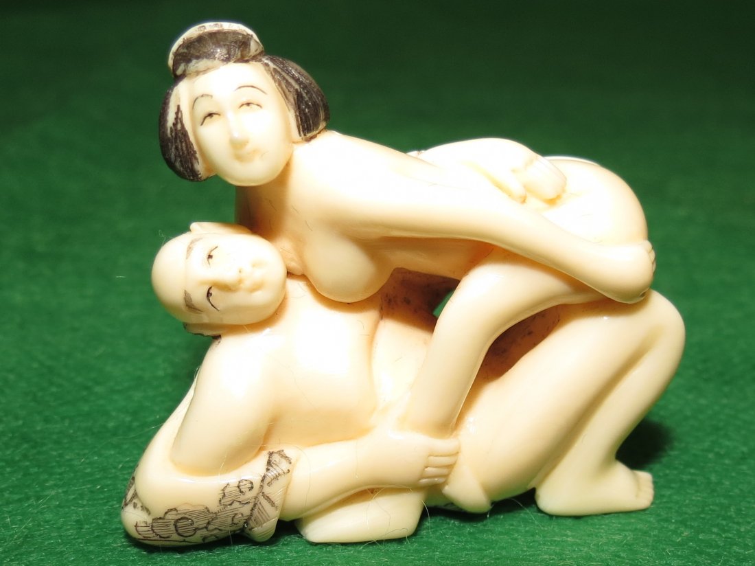 Erotic Ivory Netsuke: U.S. shipping = $ 9