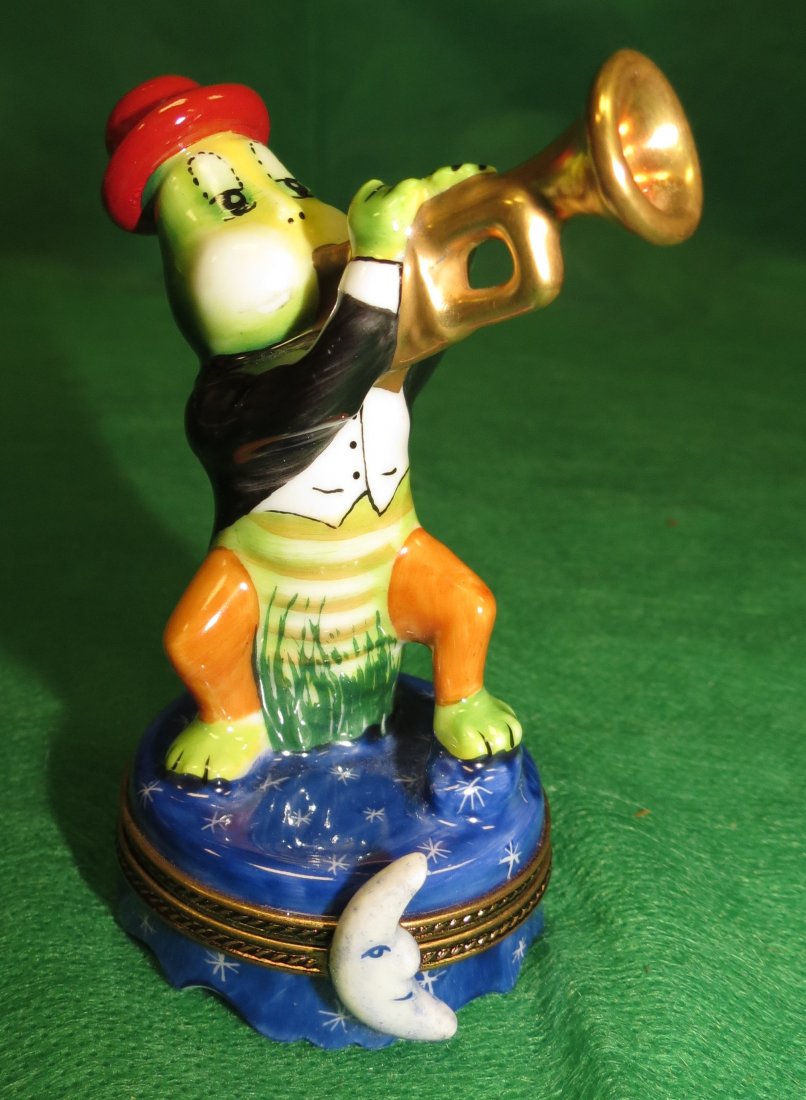 Limoges Hand Painted Box"Cricket '' 110/2500: 3.3" tall Shipping to U.S. $ 8