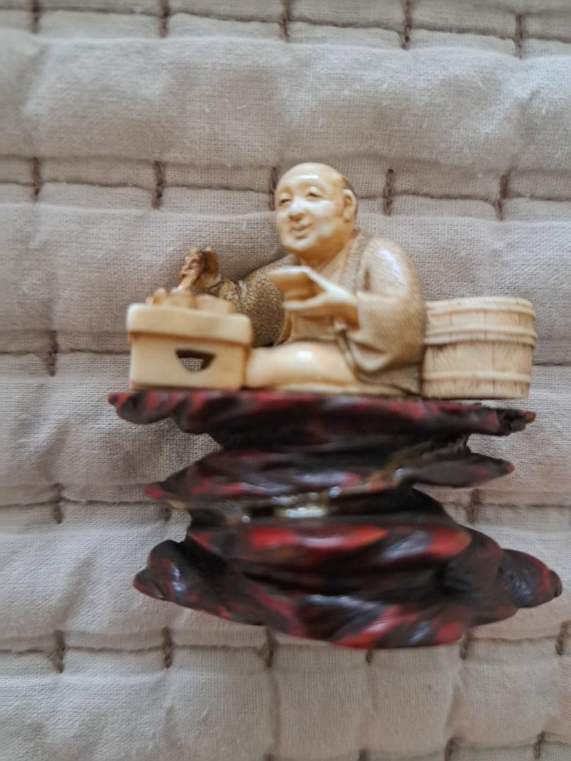 Antique Netsuke 1.5" x 1.5" H: w/ Wood Base 3" Excellent Carving (1 of 3)