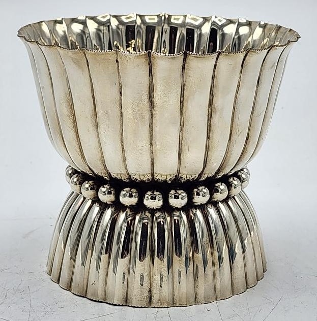 Josef Hoffmann Art Deco Silverplated Centerpiece H: 5" D: 5.3": Shipping In - House available - The Wiener Werkstatte (engl.: Vienna Workshop), established in 1903 by Koloman Moser and Josef Hoffmann, was a production community of visual artists in Vienna, Austria