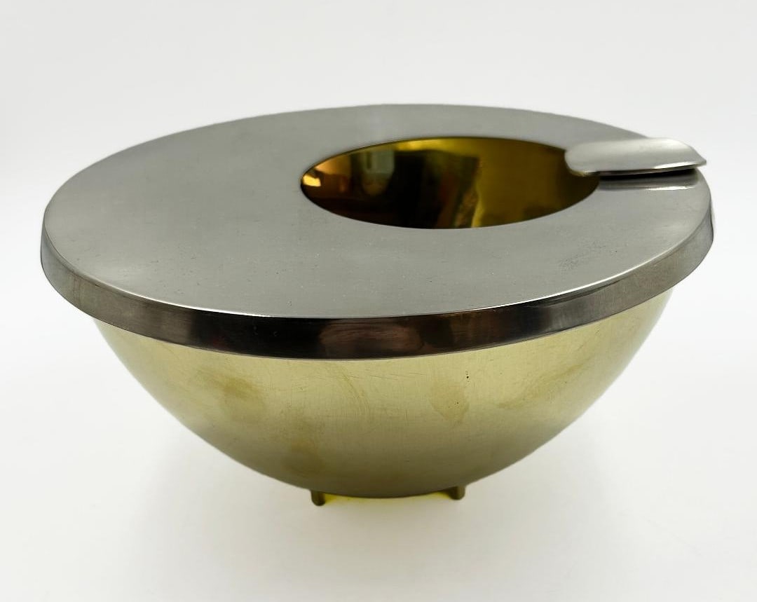 Bauhaus Art Deco Ashtray H: 3.8' Diam: 7": Shipping in - House available