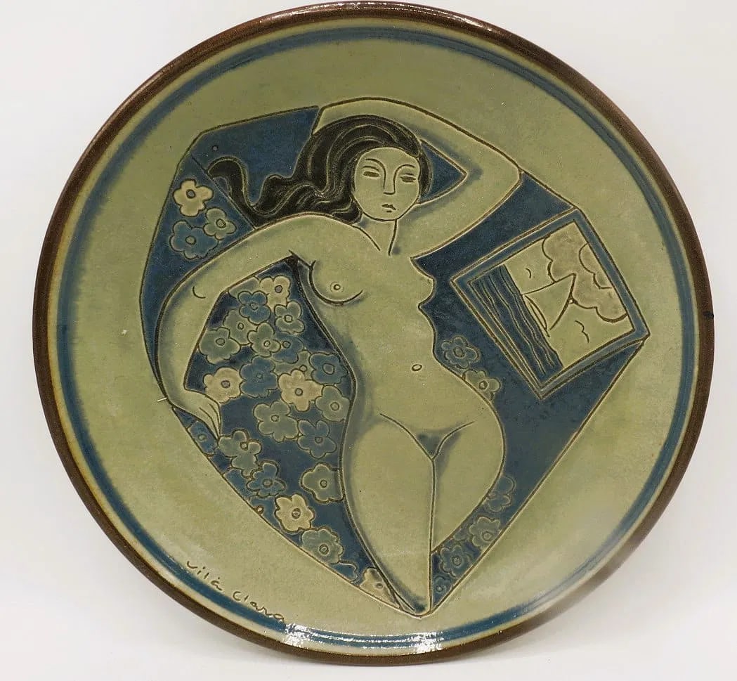 Vila Clara Art Deco Ceramic Plate Signed - Diam: 14": Shipping in - House available. Vila Clara Ceramistes (Spain), mainly produce decorative ceramics for the home, which include tiles, crockery and ornamental or signature pieces. The ceramics are manufa