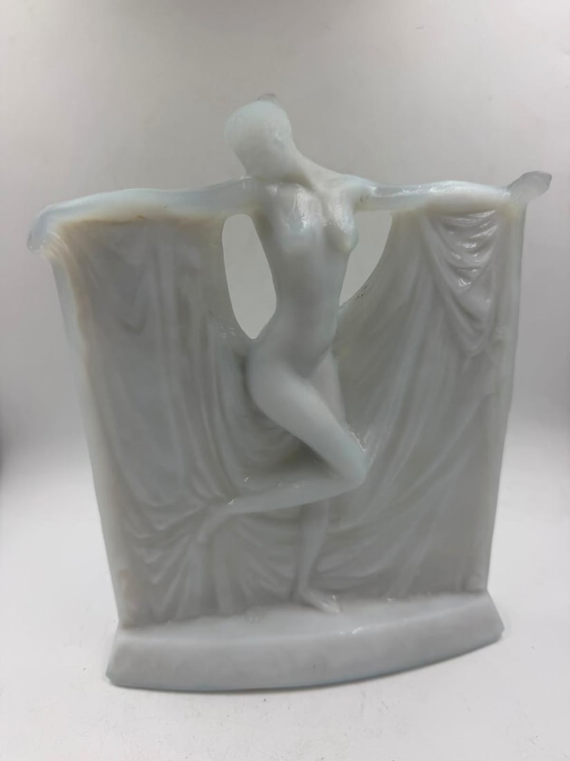 Lalique Glass (After) Sculpture "Suzzane" H: 9" W: 7" France: We have an in-house shipping department to ensure your post-purchase processing is as easy as possible. We encourage you to call us 561-2129413 or contact carstensgalleries@yahoo.com if you have any f