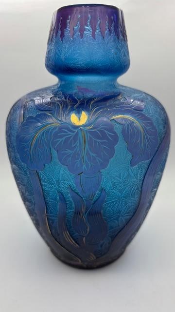 Cristallerie de Saint Louis Vase H: 7.8" France: Shipping in - House available. Since 1829, renamed ? Cristallerie royale de Saint-Louis ?, the manufacture is exclusively devoted to the production of crystal-glass items and introduced the concept of