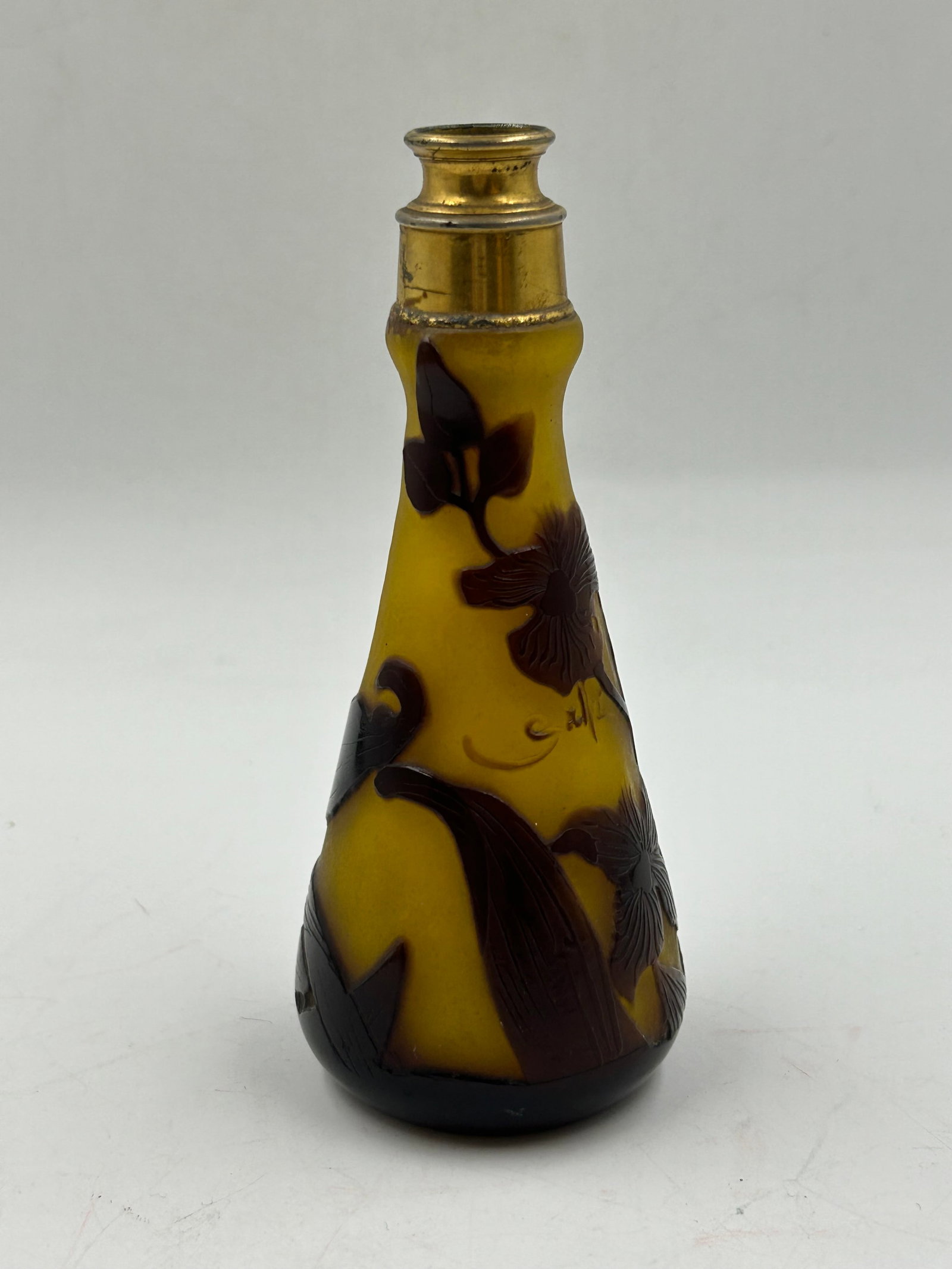 Galle Cameo Glass Art Nouveau Vase H: 5" Diam: 2" France: We have an in-house shipping department to ensure your post-purchase processing is as easy as possible. We encourage you to call us 561-2129413 or contact carstensgalleries@yahoo.com if you have any f