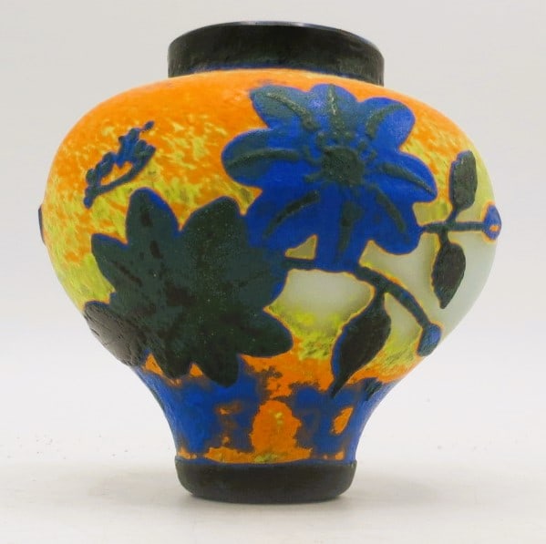 Galle Cameo Glass Vase H: 4.5"Diam: 5.4" Romania (1 of 5)