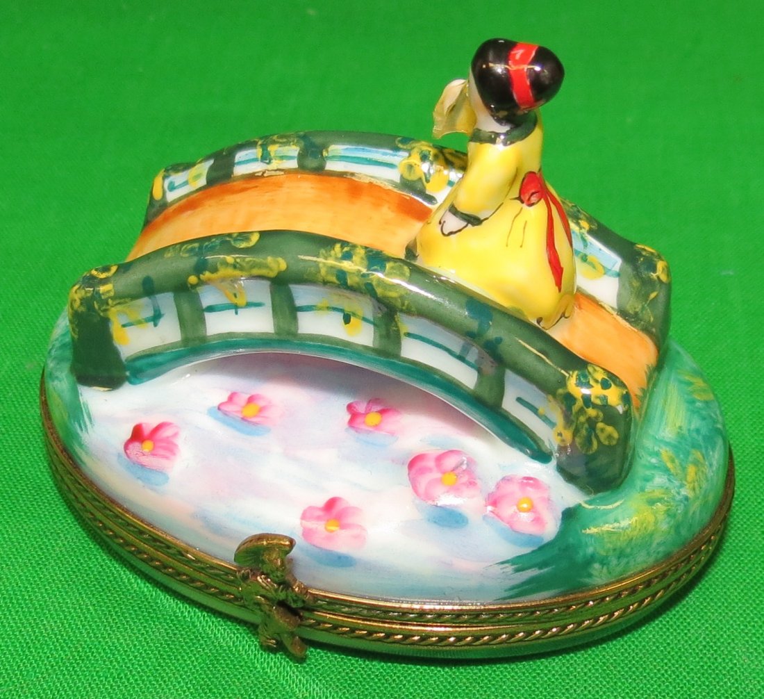 Limoges Hand Painting Box (France original): .Est. Shipping = $ 12 to USA