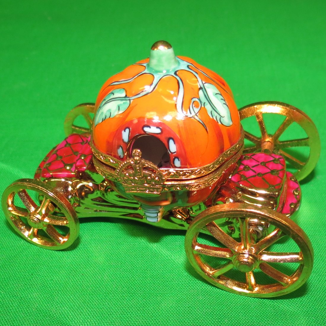 Limoges Hand Painting Box (France original): .Est. Shipping = $ 12 to USA