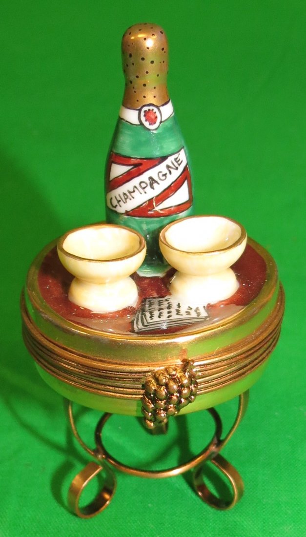 Limoges Hand Painting Box (France original): .Est. Shipping = $ 12 to USA