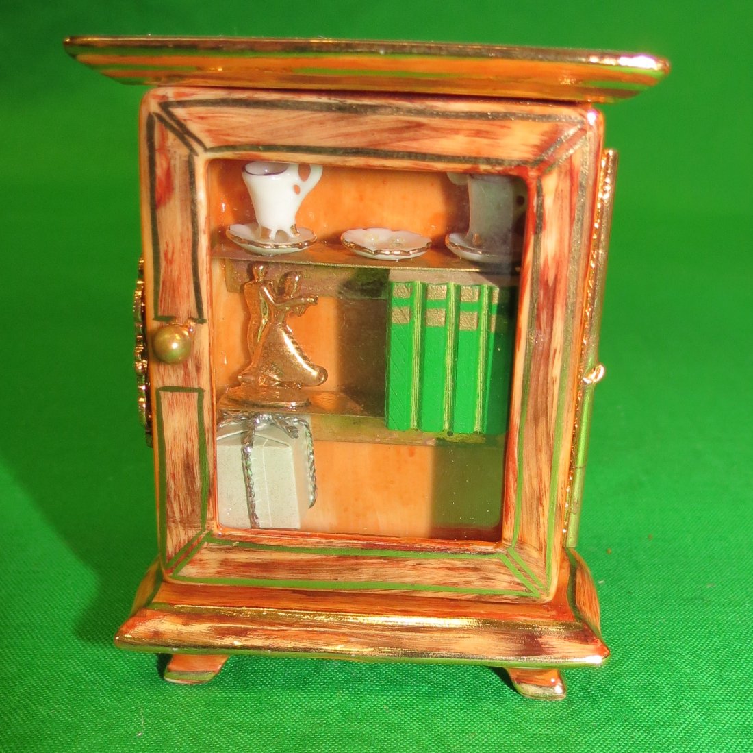 Original Limoges Hand Painted Miniature Box: Shipping to USA= $ 12, can be combined if several to same address