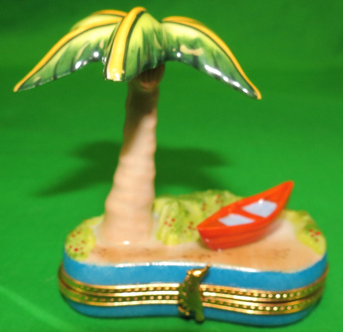 Original Limoges Hand Painted Miniature Box: Shipping to USA= $ 12, can be combined if several to same address