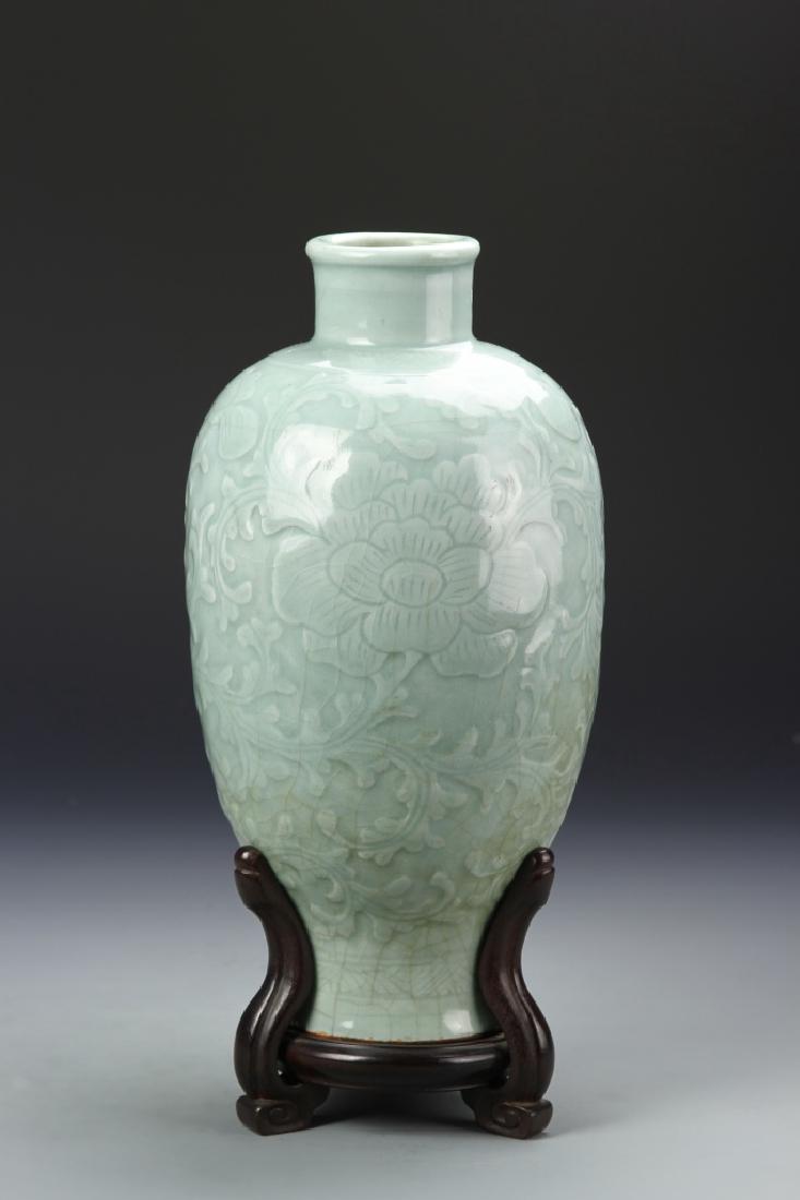 Chinese Lung Quan Meiping Vase (1 of 6)