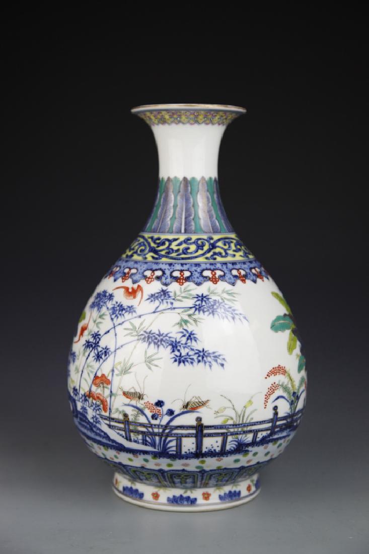 Chinese Blue and White Wucai Yuhuchunping Vase (1 of 5)