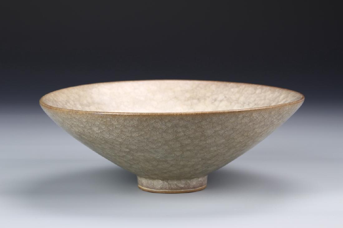 Rare Guan-Type "Ice Crackle" Bowl (1 of 5)