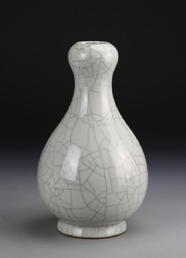 Chinese Ge Type Garlic Head Vase (1 of 5)