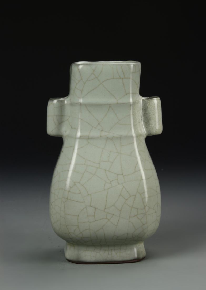Guan-Type Hu Vase, Yungcheng period (1 of 10)