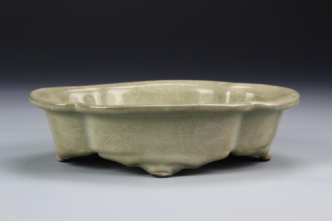 K'uan-Type Narcissus Bowl (1 of 7)