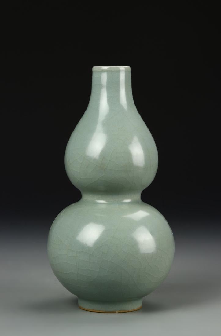 Longchuan Celadon Double-Gourd Vase, Yuan (1 of 8)