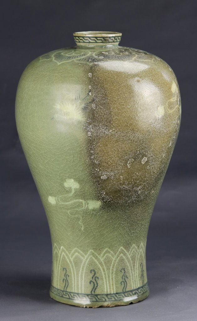 Korean Antique Celadon Meiping Vase