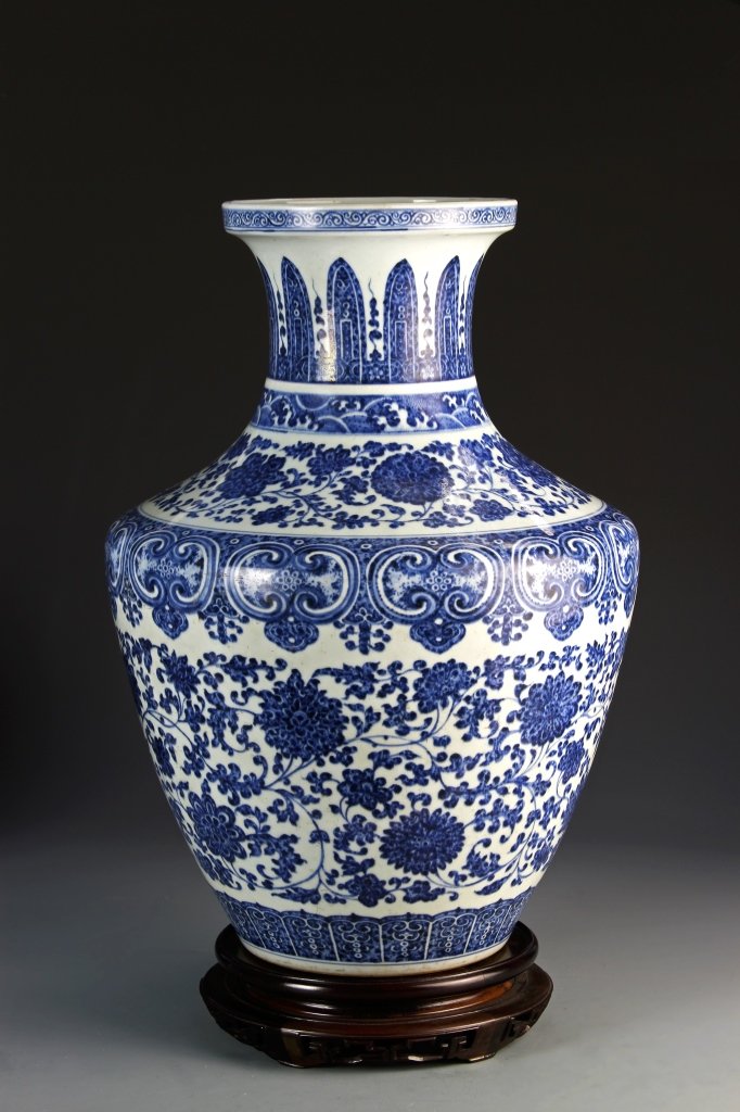 Important Chinese Qianlong Blue and White Vase
