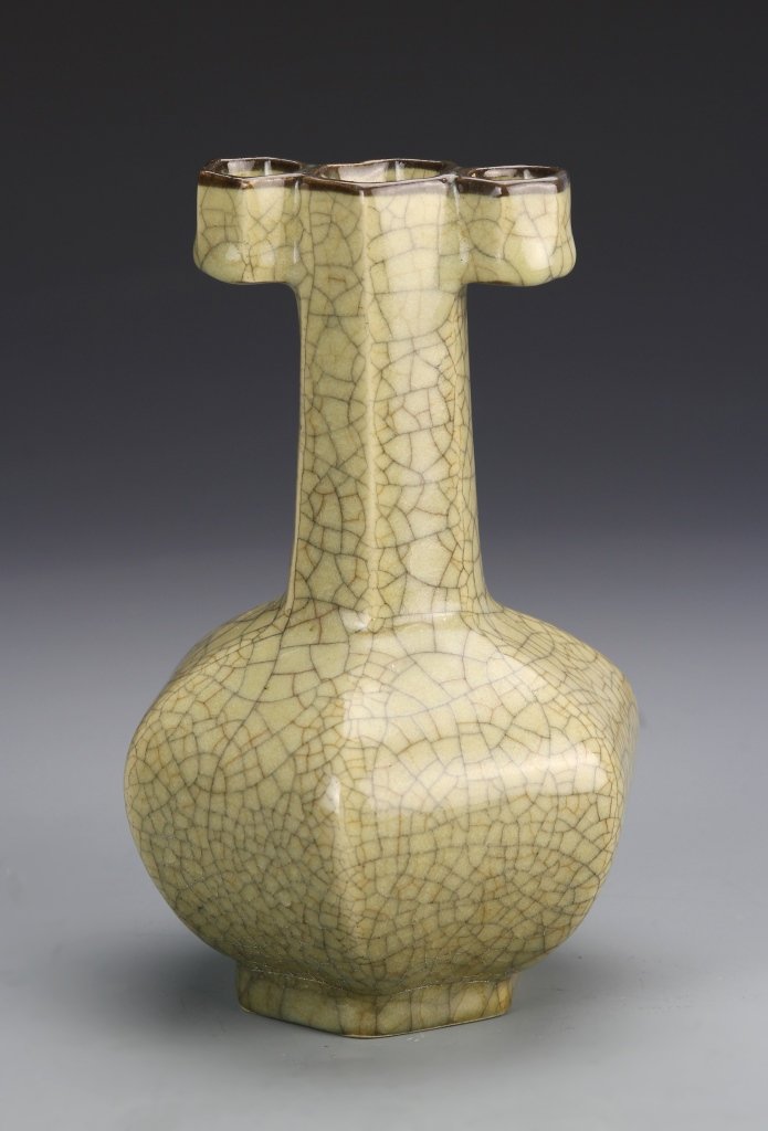 Chinese Ge Ware Vase