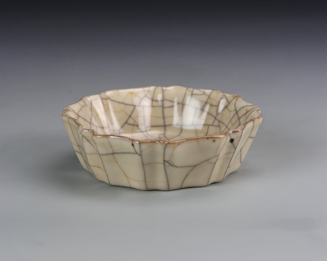 Chinese Ge Yao Ware Brush Washer: China, Song Dynasty, Ge Yao ware brush washer, with eight mallow formed sides, from the base to the foliate rim, in a pale grey toned glaze, with wide black crackles, joined by a finer gold crackle, f