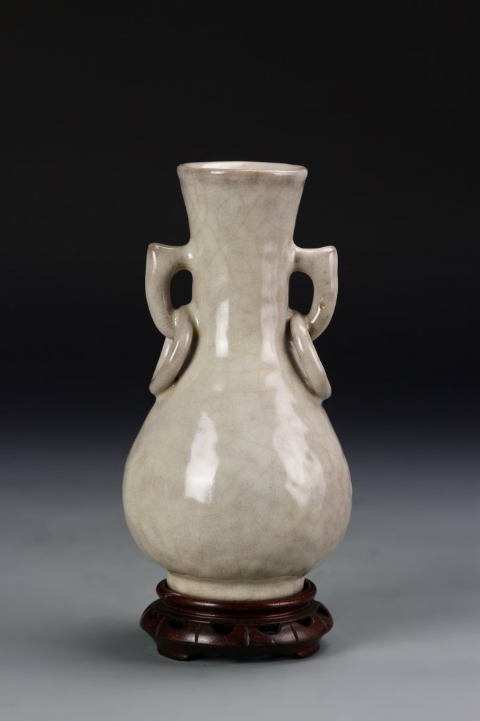 Chinese Guan-Type Crackle Vase (1 of 9)
