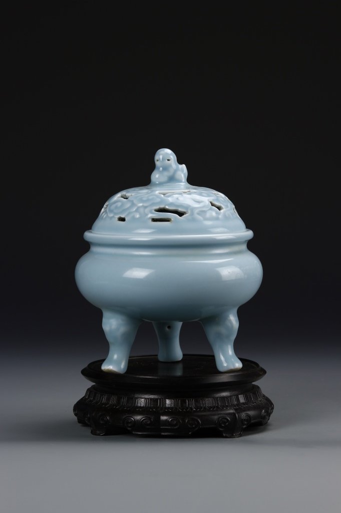 Chinese Celadon Glazed Tripod Censer (1 of 8)